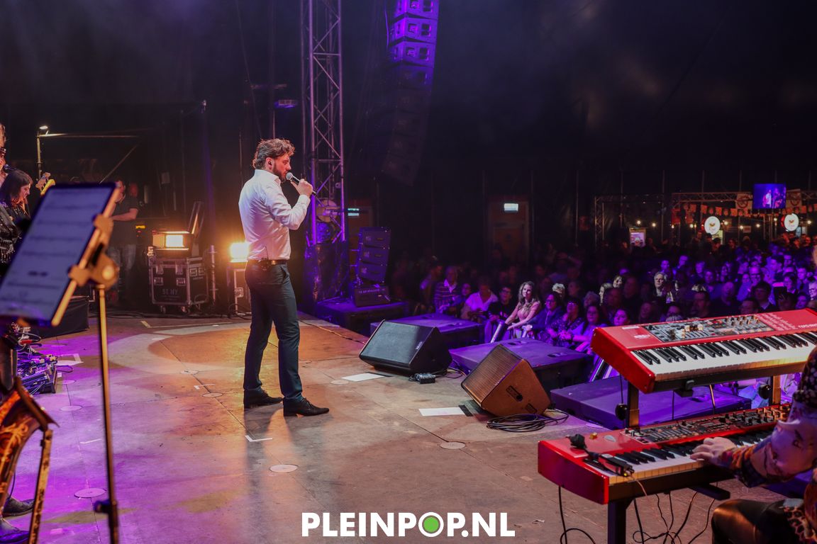 BOUKE & THE ELVIS MATTERS BAND    (26)